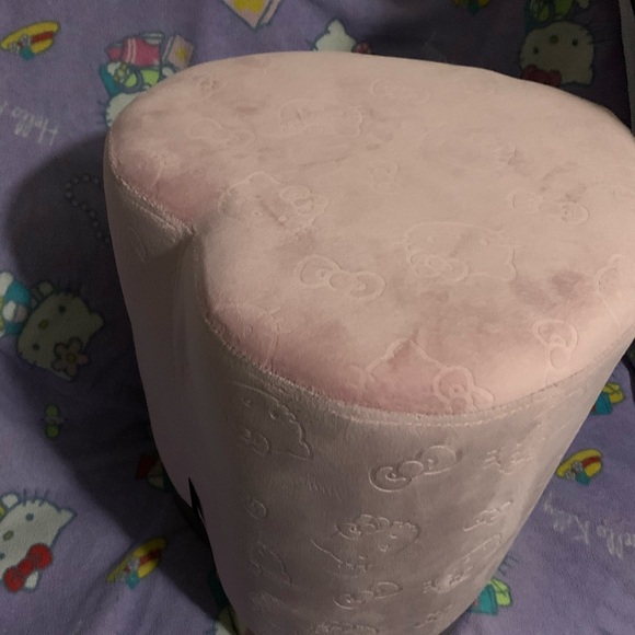 Hello Kitty Vanity stool - Picture 7 of 9